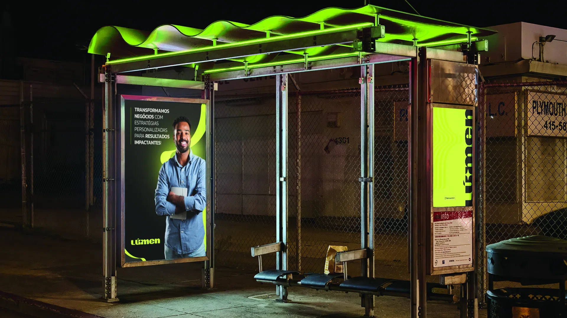 Lúmen Marketing — ponto de ônibus noturno