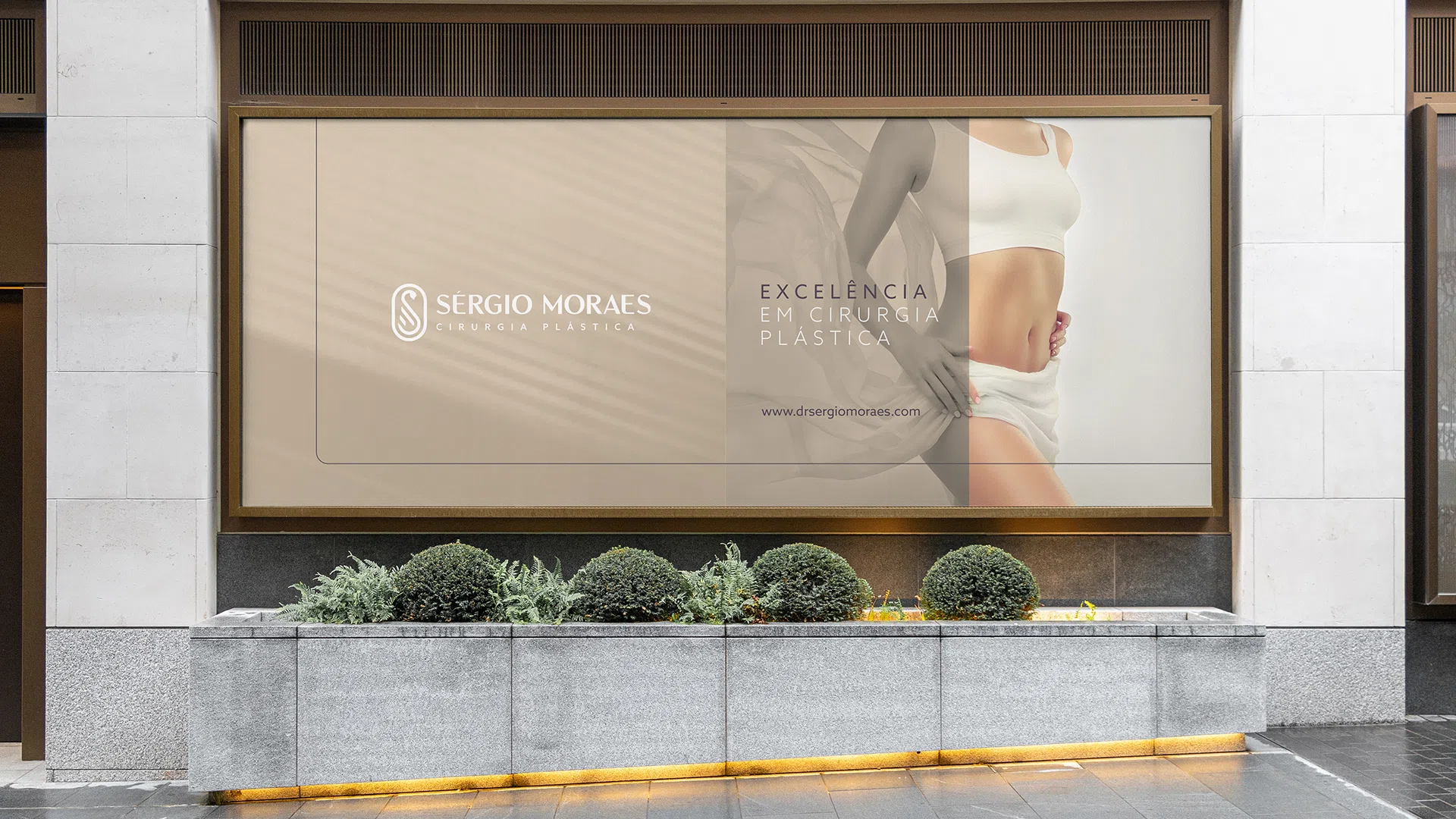 Sérgio Moraes — outdoor publicitário em galeria comercial